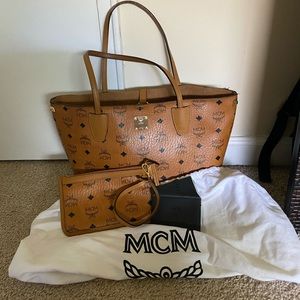 MCM Purse comes with everything in the picture!!